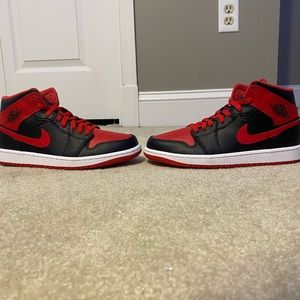 Jordan 1 Mids